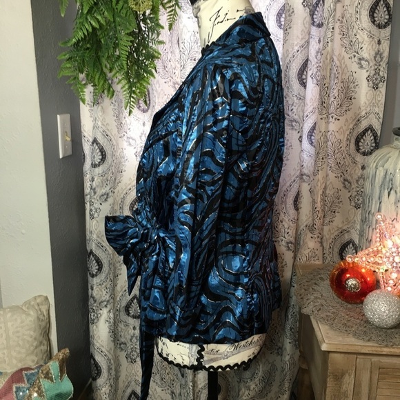 Alex Evenings Petite dark blue and black poly satin zebra print side tie blazer - Picture 4 of 7